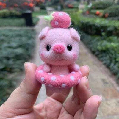 Cute Pig Felting Kit Pig Felt Doll Kit